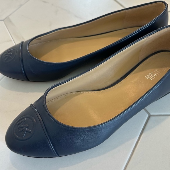 Michael Kors navy blue ballet flats, size 7.5 - Picture 6 of 9